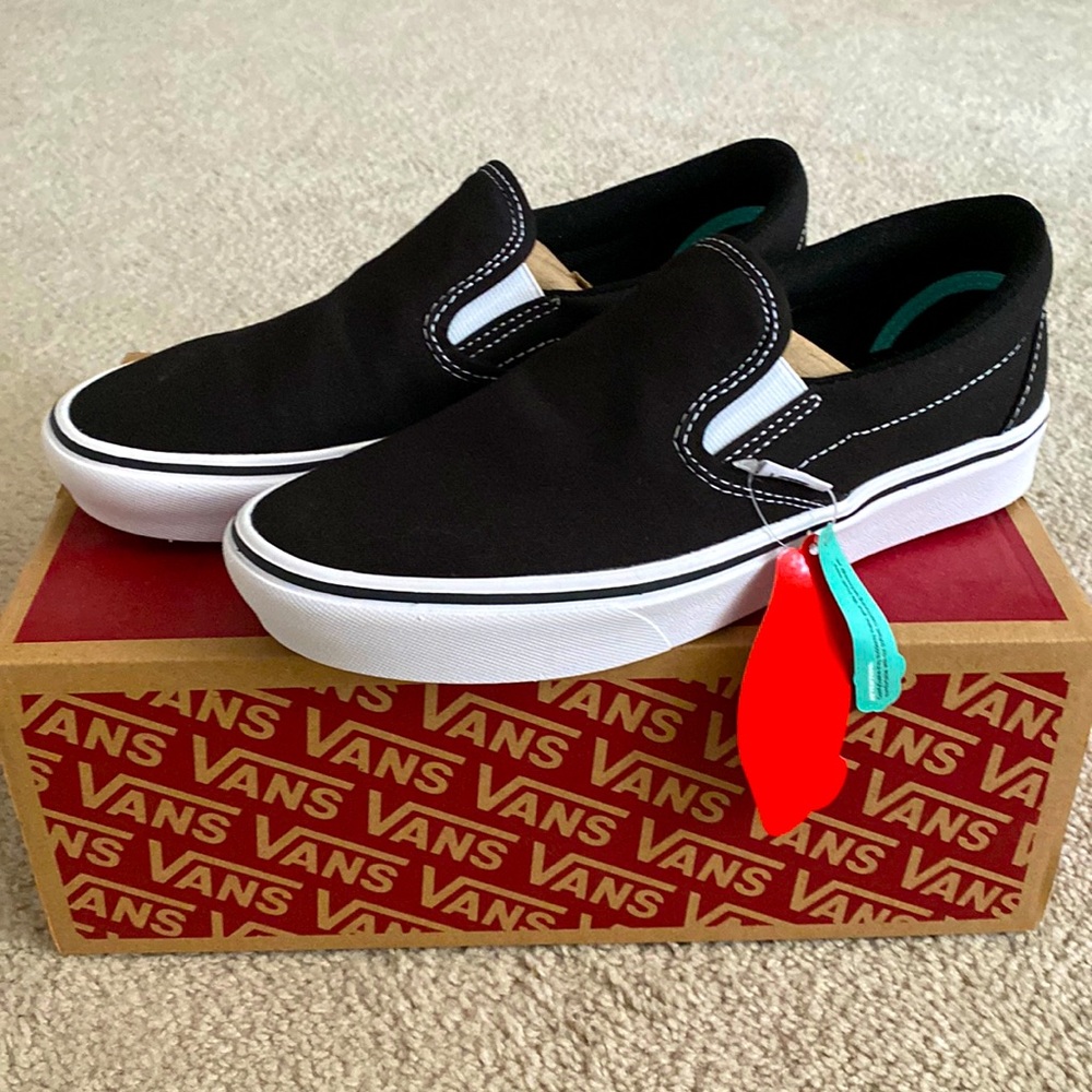 Comfycush Slip On Black and White Vans